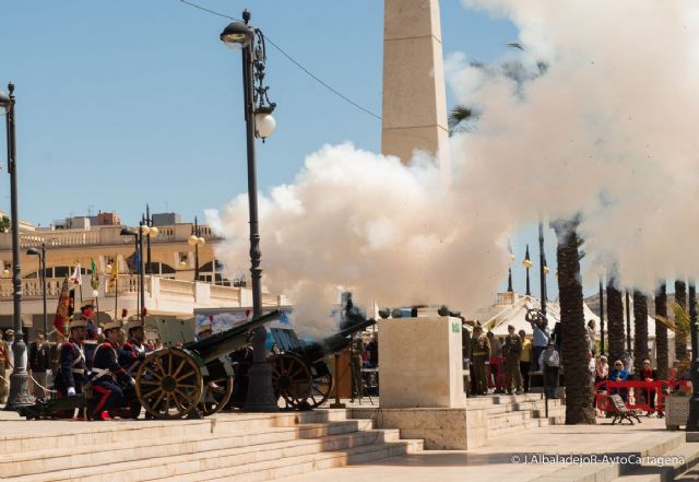 Artilleria homenajea en Cartagena a los heroes del 2 de mayo