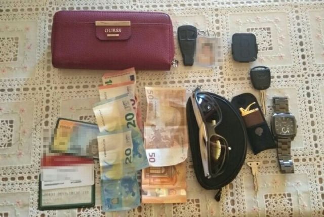 La Policia Local de Cartagena detiene a un individuo cuando robaba en el interior de una vivienda