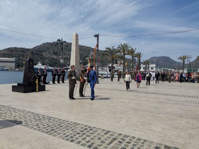 Parada militar en Cartagena. Homenaje a los héroes del 2 de mayo de 1808
