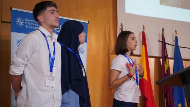 La salud mental y el efecto de las redes sociales y la IA centran las ponencias del congreso SIMIP de investigadores de Bachillerato