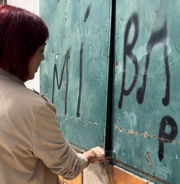 MC denuncia que hay okupas en la cantina del parque Antoñares de Los Barreros y descuido en su zona deportiva
