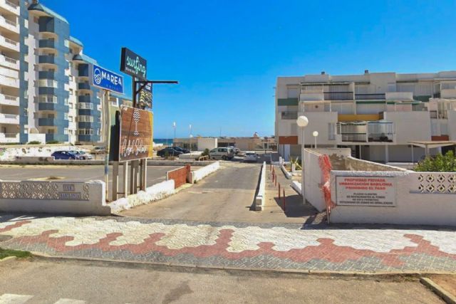 El Ayuntamiento acepta la cesión anticipada de terrenos para abrir un acceso a la playa del Barco Perdido en La Manga