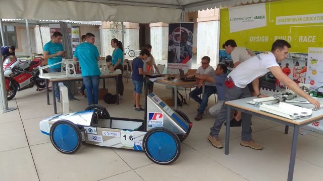Feria de automoción para toda la familia en la Escuela de Industriales de la UPCT