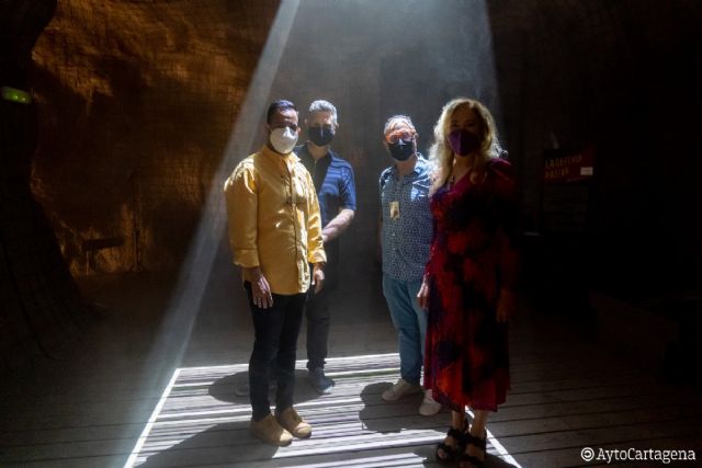 El colapso del Mar Menor, convertido en instalación de arte, en los Refugios de la Guerra Civil