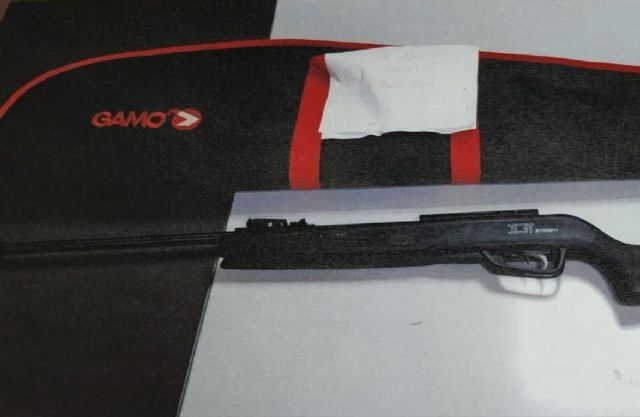 La Policía Local interviene una escopeta de aire comprimido en un parque