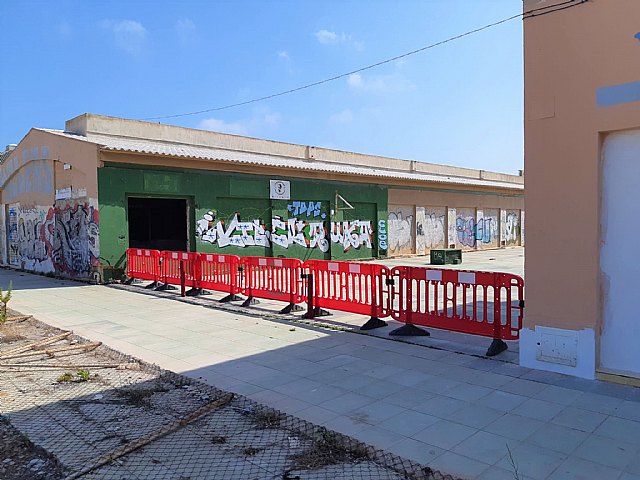 El Ayuntamiento instala el vallado provisional de Las Dunas ordenado por Urbanismo