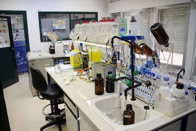 El Laboratorio Municipal de Cartagena consolida su papel como garante de la salud pública con más de 3.000 análisis anuales