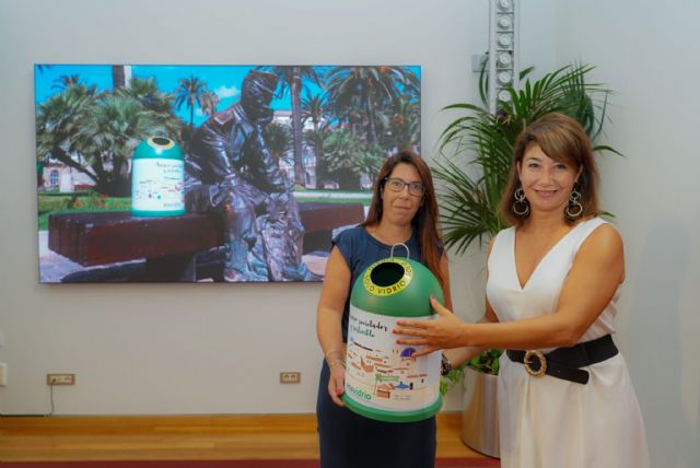 El Ayuntamiento conciencia sobre el reciclaje de vidrio sorteando miniglús de Ecovidrio