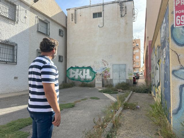 Arroyo ignora el clamor vecinal para la retirada del transformador de Barrio Peral