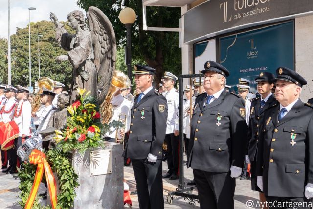 La Policía Nacional celebra el día de su patrón frente a la imagen del Ángel Custodio