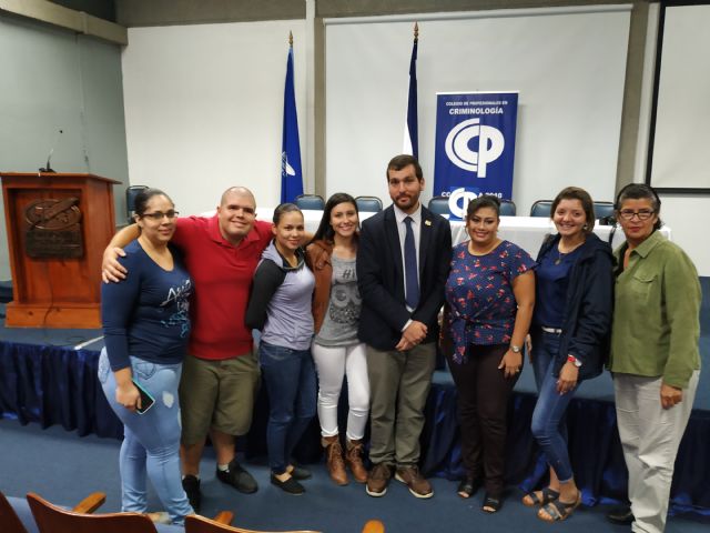 Conferencia sobre Cibersuicidio juvenil en el Colegio de criminólogos de Costa Rica