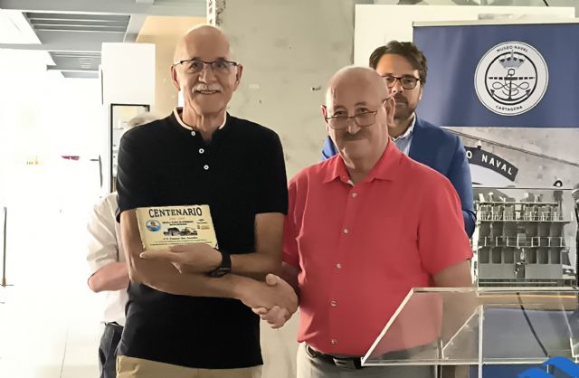 Más de 80 maquetas, piezas, fotografías y pinturas componen la exposición multitemática de los aprendices de Bazán