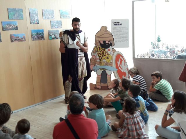 Una visita teatralizada acercara al cartagines Anibal a la Muralla Punica a traves de los cliks de Playmobil
