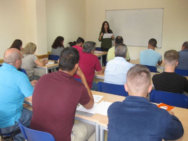 En marcha el curso para obtener el título de la ESO incluido en el programa Conecta de la ADLE