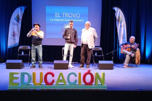 Más de mil estudiantes se interesan por los trovos cartageneros