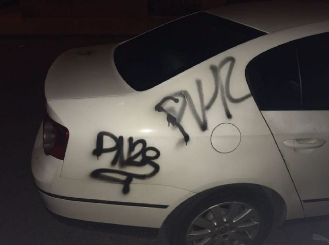 Detenidos tres menores que realizaron pintadas en la zona de El Ensanche y Barrio de Peral