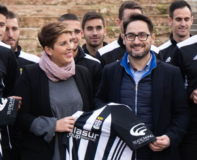 El Teatro Romano se promociona en la equipación del Fútbol Club Cartagena