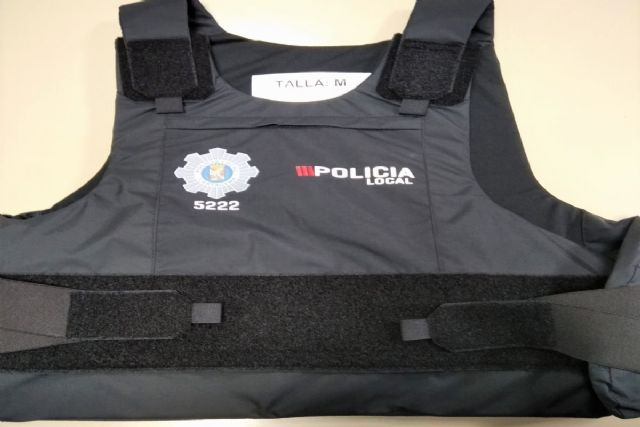 Seguridad Ciudadana dota de chalecos antibalas a todos los agentes de calle de la Policía Local de Cartagena