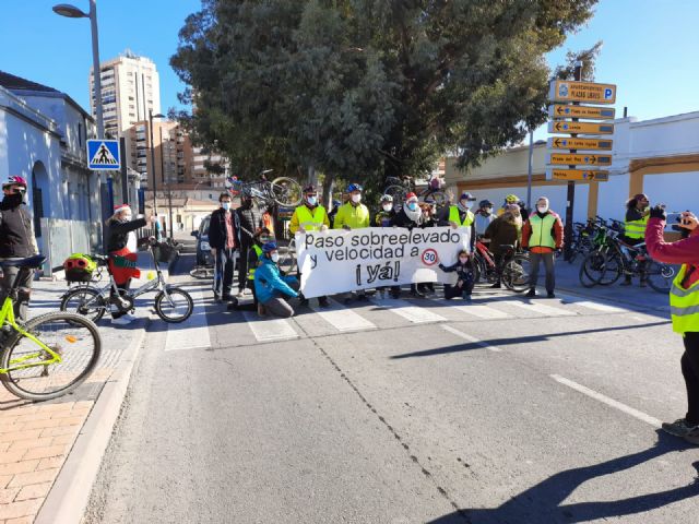 Los colectivos a favor de la movilidad sostenible inician 2021 pedaleando por las calles de Cartagena