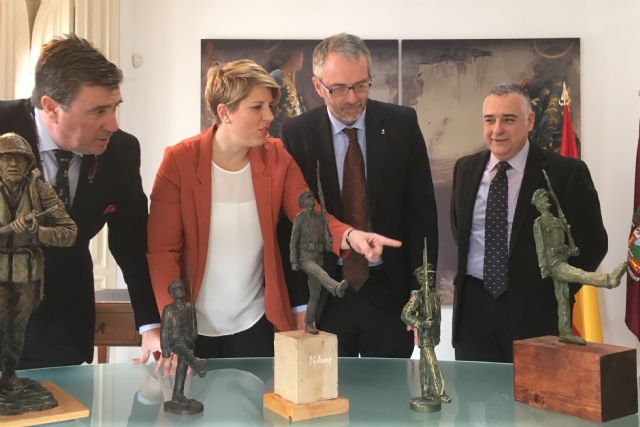 Noelia Arroyo muestra el apoyo del Gobierno regional para el homenaje que se realizará en Cartagena al cuerpo de Infantería de Marina