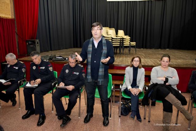 La Policía Local refuerza con más efectivos y controles la vigilancia nocturna en Pozo Estrecho y zonas limítrofes