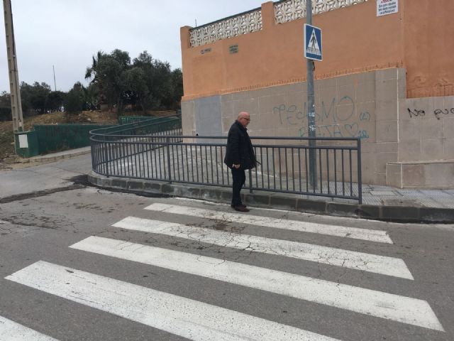 Manuel Padín recrimina a MC sus 'chapuzas' y que se apropie de los proyectos vecinales y de Ciudadanos en un folleto