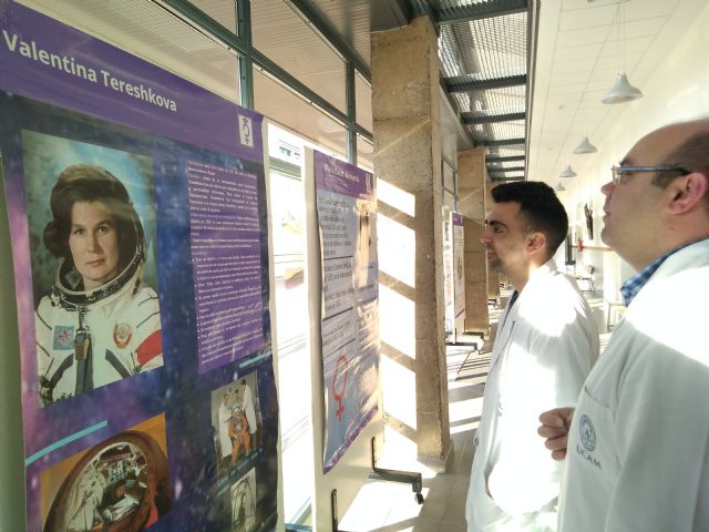 UCAM Cartagena acoge una exposición sobre científicas elaborada por alumnos de ESO y Bachillerato