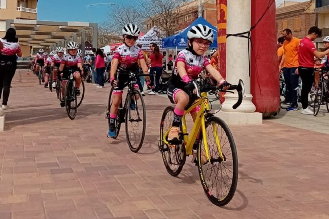 Más de 150 promesas del ciclismo compiten este domingo en el polígono de Los Camachos