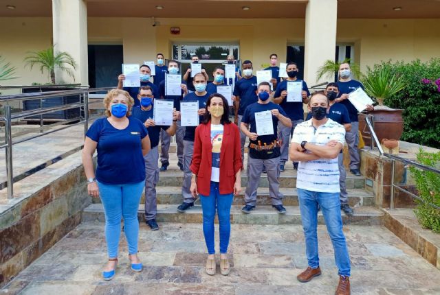 Catorce alumnos de la ADLE reciben sus certificados de profesionalidad