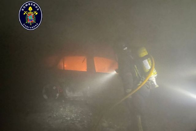 Intoxicados por humo dos hombres cuando intentaban apagar un incendio en el sótano de un edificio