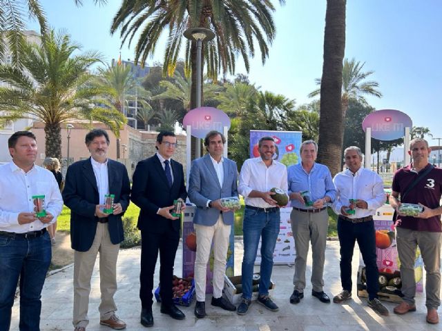 Repartirán 4.000 botes de fruta de hueso, uva y melón a los cruceristas que desembarcarán en Cartagena