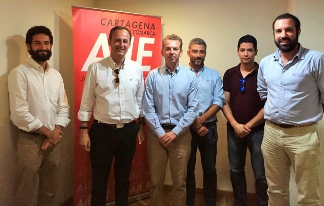 La Comunidad explora nuevas oportunidades de negocio vinculadas al buceo y los cruceros para emprendedores de Cartagena