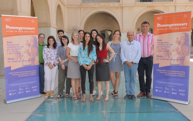 Ampliada hasta el día 15 la inscripción en el curso gratuito de competencias digitales para madres jóvenes de la UPCT