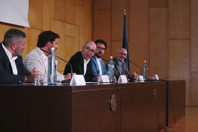 Robótica social y de exploración espacial en el encuentro de 300 expertos en Automática en la UPCT