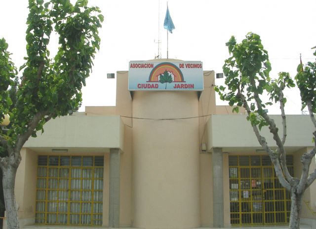 La A.VV. Ciudad Jardín oferta clases de baile, música, yoga o costura para los vecinos