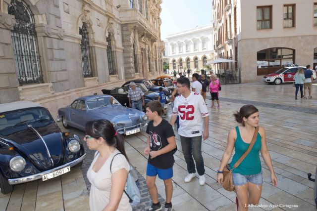 Cartagena acogió una concentración de turismos clásicos de Volkswagen