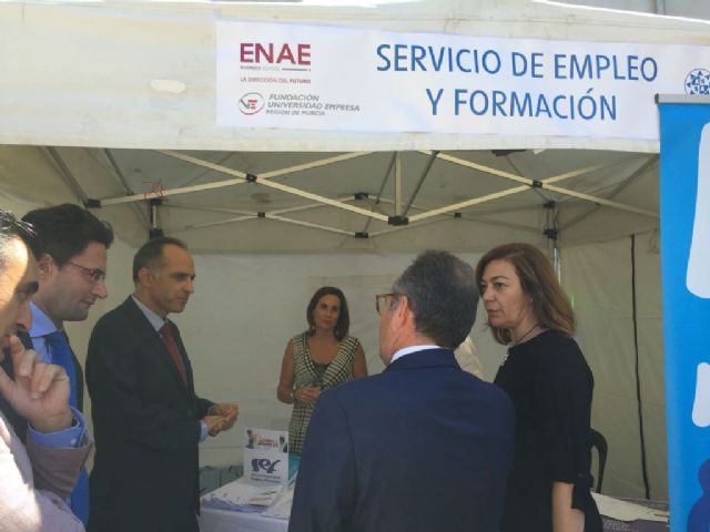 El SEF difunde las ventajas de Garantía Juvenil en el Foro de Empleo de Cartagena