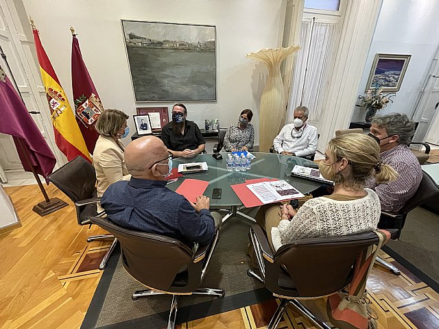 El Ayuntamiento opta a fondos europeos para la transformación tecnológica y comercial de la calle San Fernando