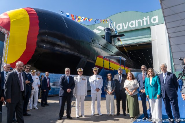 Cartagena celebra un hito histórico con la puesta a flote del S-82 Narciso Monturiol, el segundo submarino de la serie 80