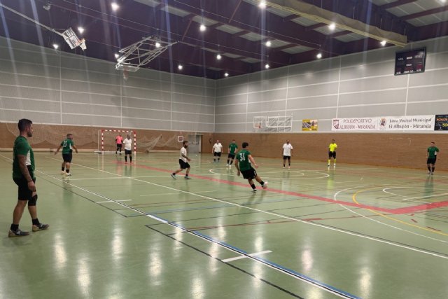 La liga comarcal de fútbol sala comienza este martes con más de 350 participantes