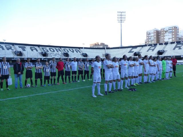 Los veteranos de FC Cartagena y el Hércules homenajearon al portero cartagenero Sebastián Gómez