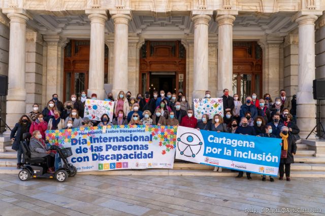 La alcaldesa reclama que las personas con discapacidad estén en el centro de las decisiones