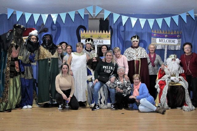 Los niños del Ensanche, los primeros en recibir los regalos de los Reyes Magos