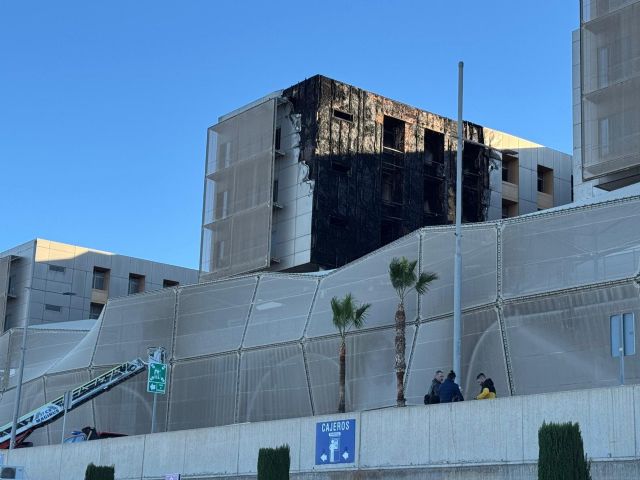 MC fuerza la inspección municipal de la fachada del Hospital Santa Lucía tras el incendio de noviembre