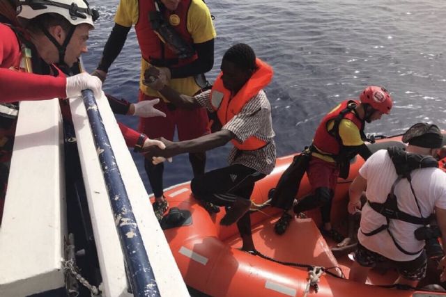 La ONG Proactiva Open Arms realiza la charla ´Salvar vidas no es un delito´ en las jornadas solidarias de Cartagena Piensa