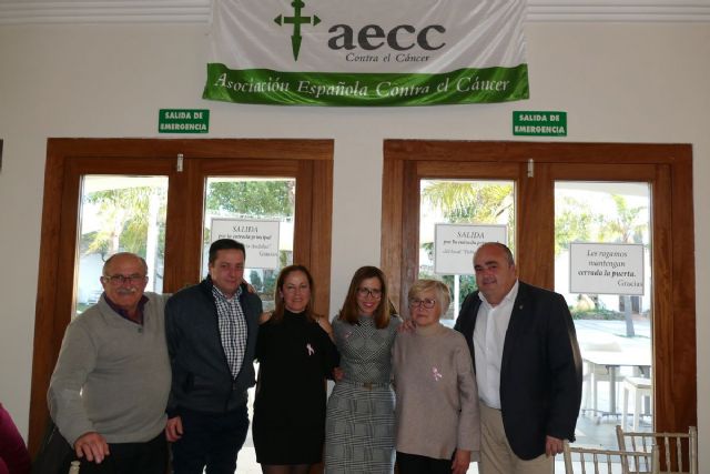 La alcaldesa participa en la comida anual contra el Cáncer de El Algar