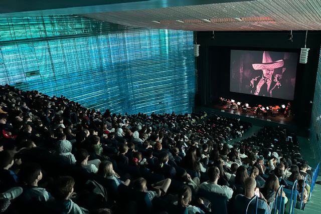 Alumnos de los centros educativos de Cartagena descubren el cine mudo con música en directo