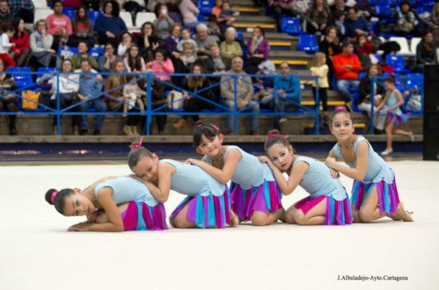 Toda una exhibición de gimnasia rítmica en el Pabellón Central