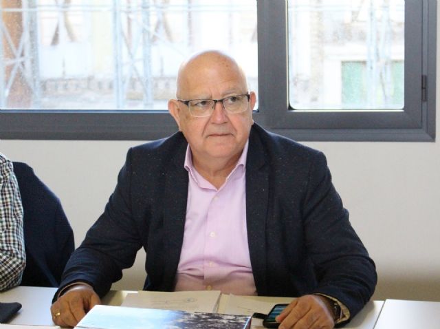 Ciudadanos pide el adecentamiento de la Plaza Feliciano Sánchez de Barrio Peral y la instalación de juegos infantiles