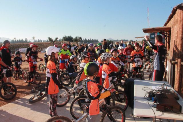 Más de 70 participantes en el campeonato de inauguración del Circuito Trial Bici de Los Camachos
